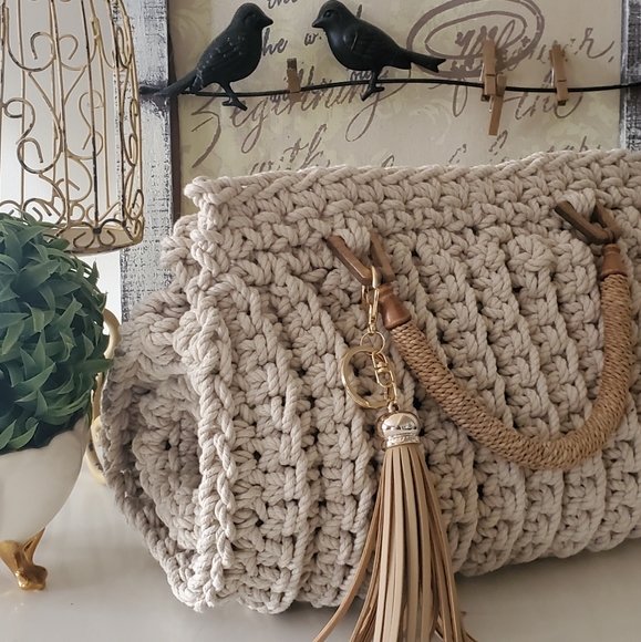 Elegant Crochet Bag - Picture 3 of 4